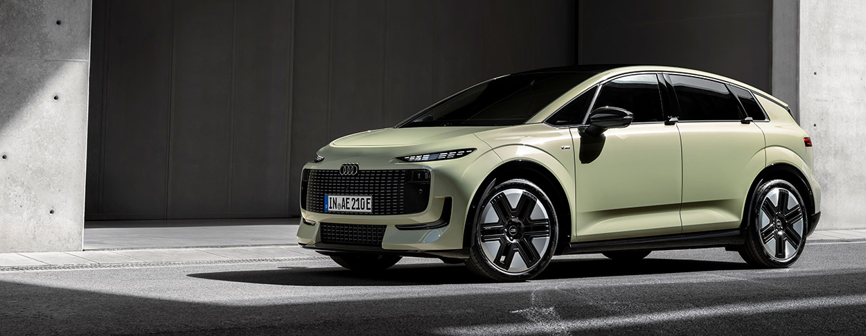 Révélée depuis Paris, l'Audi A2 e-tron s'impose comme le nouveau point d'entrée électrifié de la marque aux anneaux. Produite sur le site historique d'Ingolstadt, cette compacte à propulsion réinvente le concept d'efficience avec un aérodynamisme record et une intégration technologique poussée.
