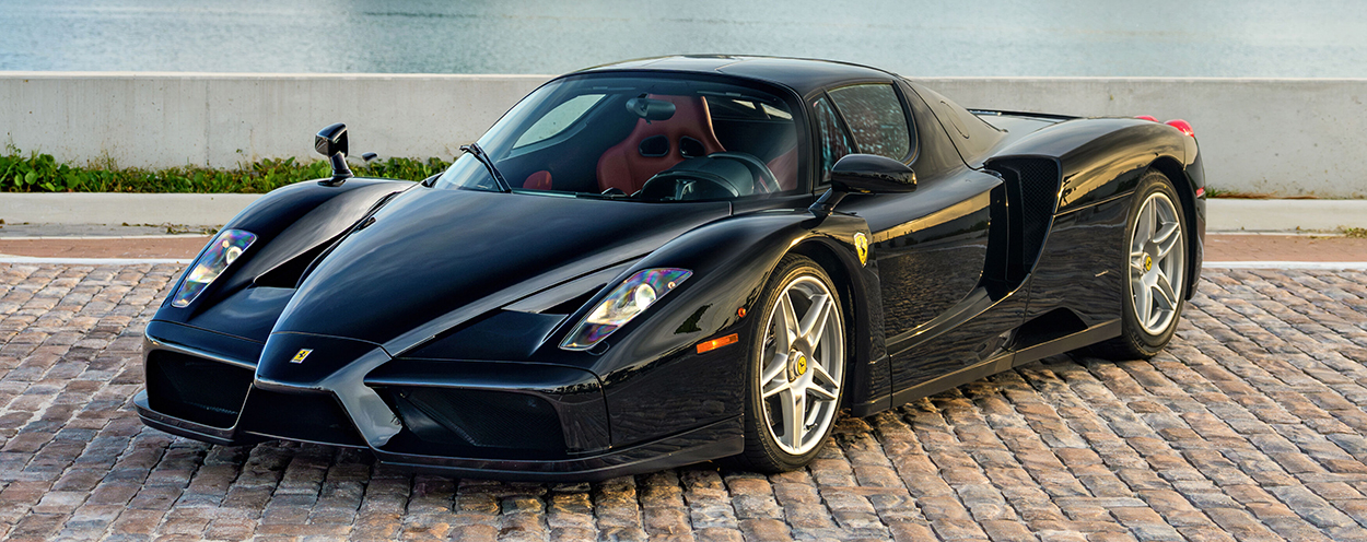 La Ferrari Enzo exposée avant la mise en vente aux enchères