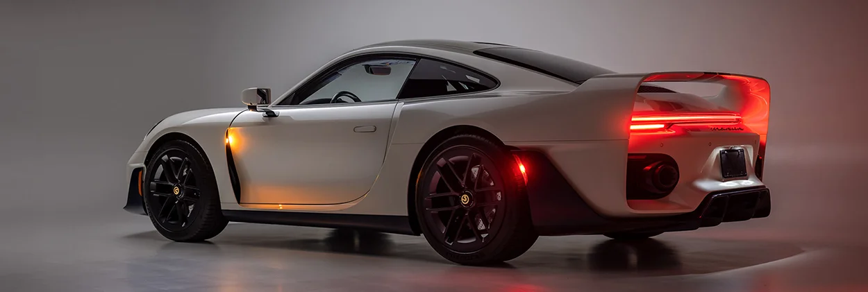 Lexus LFA 2012 en studio avec feux allumés