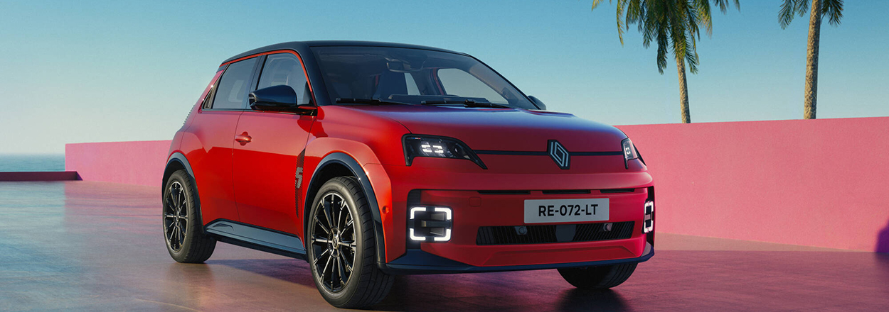 Photo promotionnelle de la nouvelle Renault 5 E-Tech électrique, couleur Rouge Flamme.