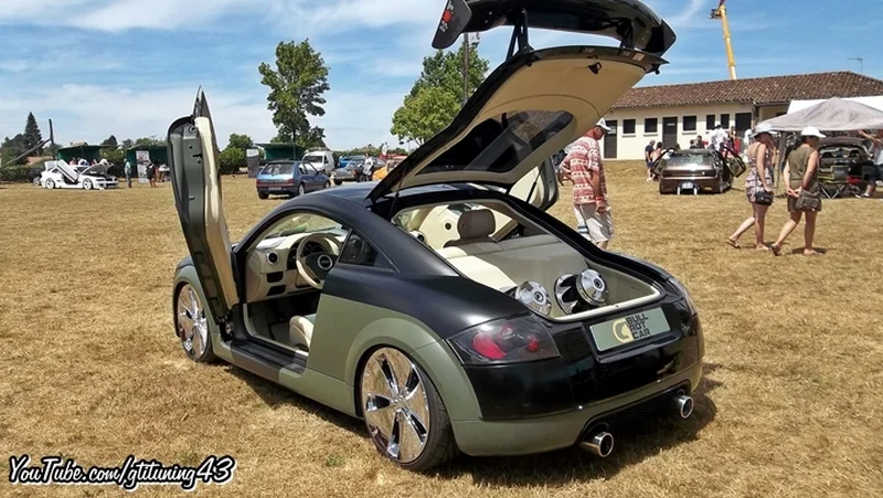 AUDI TT BULLROT 1