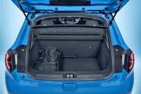 focused-view-of-Micra-trunk-space-with-open-trunk-door-upright-seats-and-black-duffel-bag-in-the-corner-copie