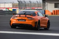 Alpine-A110-R-Ultime-Orange-solaire-Mat-sur-la-circuit-du-Mans5-copie
