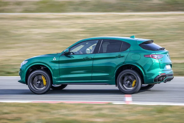 200227 AR Giulia and Stelvio Quadrifoglio MY2020 16