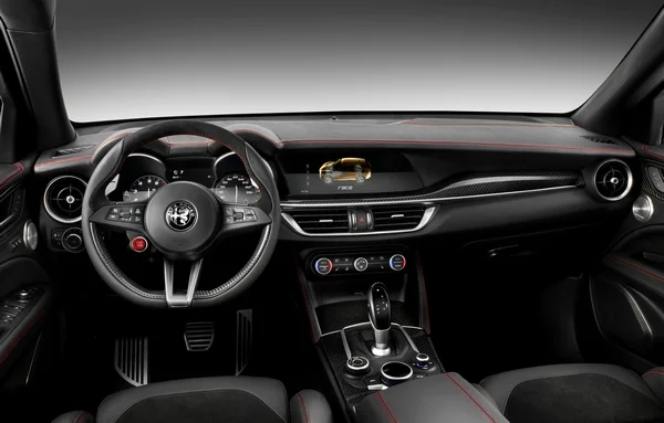 Alfa Romeo Stelvio 5