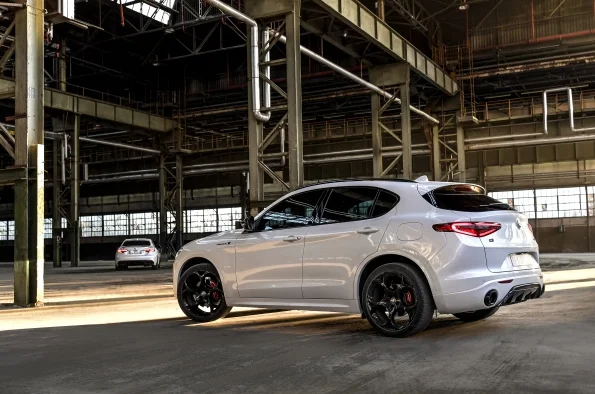 Stelvio Veloce Ti 2021 1