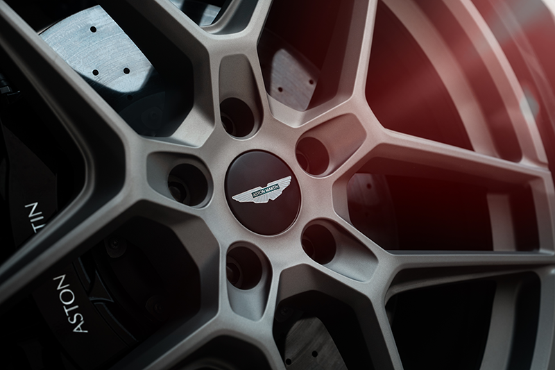 Aston Martin DBX S 17 copie