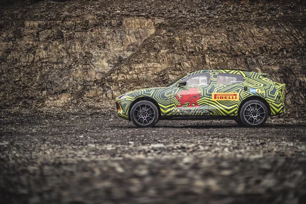 Aston Martin DBX 2