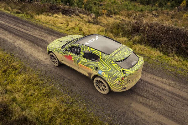 Aston Martin DBX 5