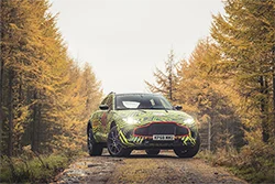 Aston Martin DBX intr