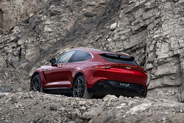 Aston Martin DBX 15
