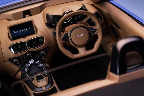 Aston Martin Vantage Roadster 10