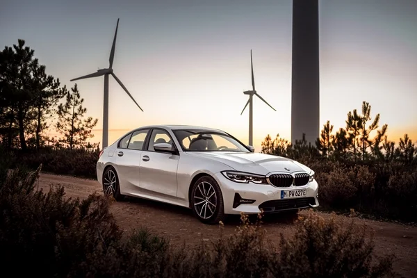 BMW 330 e 4