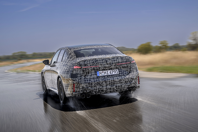 BMW M3 vue arrière  toujours camouflée