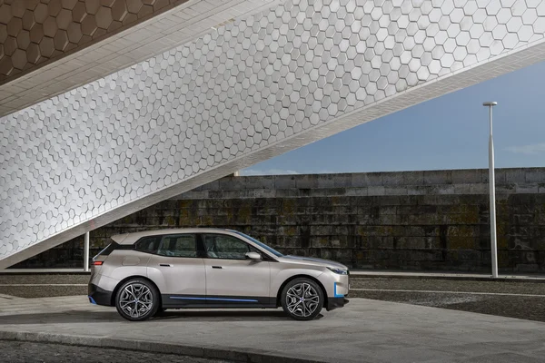 Nouvelle BMW iX 4