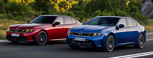 Deux  BMW une rouge et une bleue