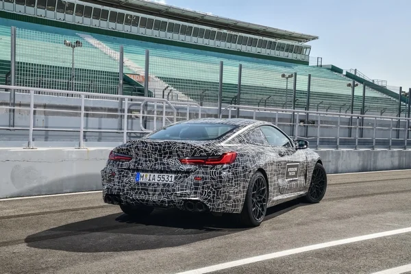 BMW M 8 Coupe estoril 3