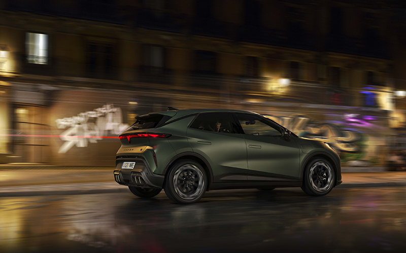 Profil de la CUPRA Raval coloris Manganèse Mat, peinture mate exclusive