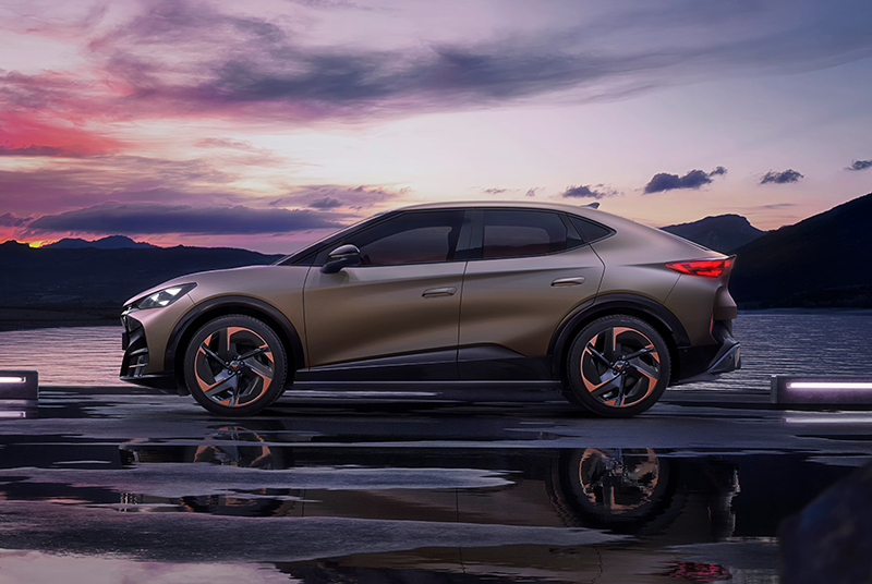 CUPRA Tavascan 2026 SUV coupé électrique vue de profil coloris Violet Intersidéral dynamique