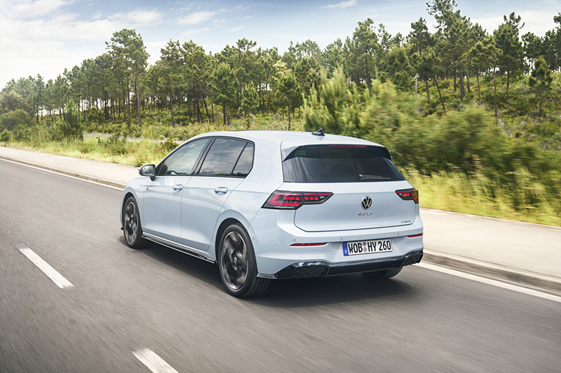 Vue arrière de la nouvelle Golf 2027 en version full hybrid