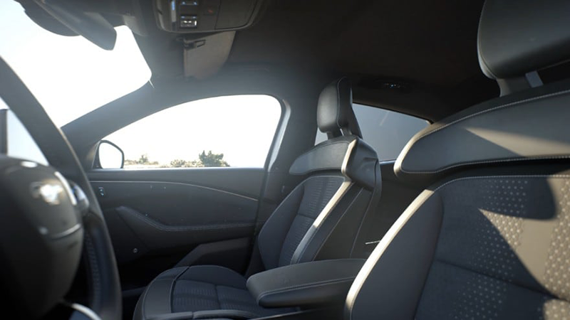 Ford Mustang Mach E 2025 3 copie
