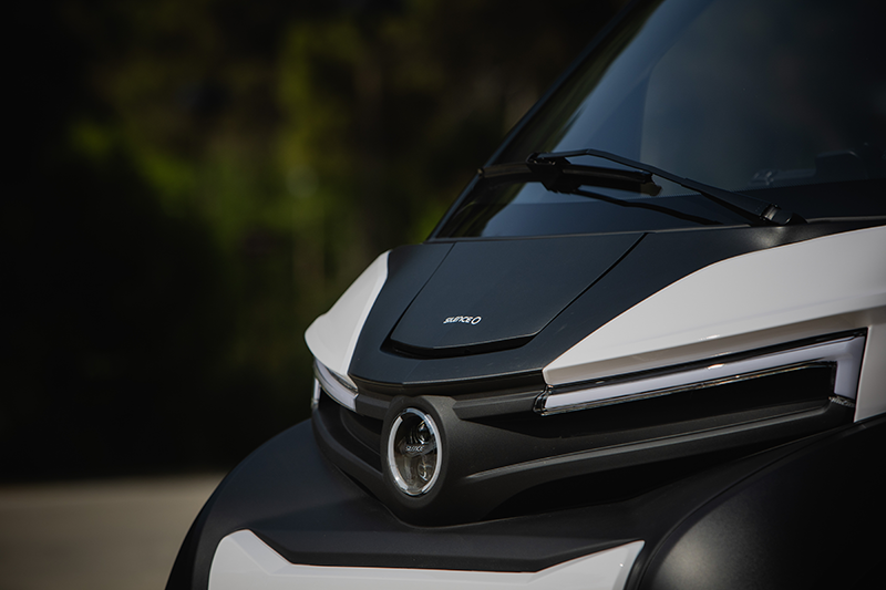 Side front view of S04 showing front headlamps and Silence logo copie