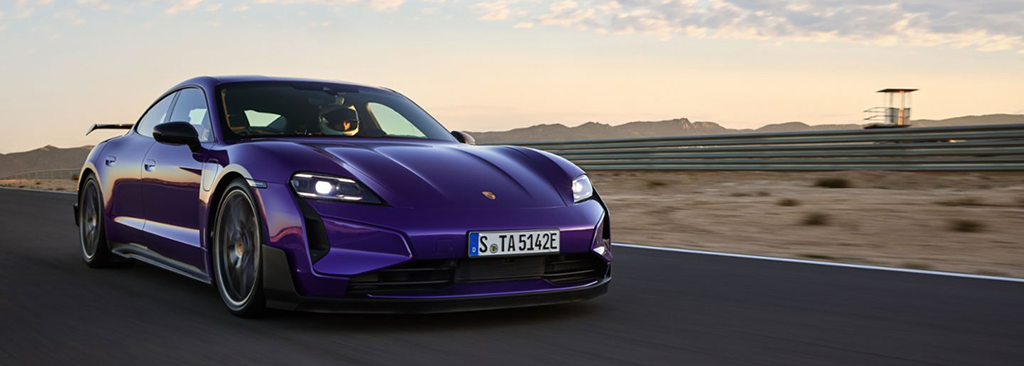 1 Taycan Turbo GT with WP Driving intr