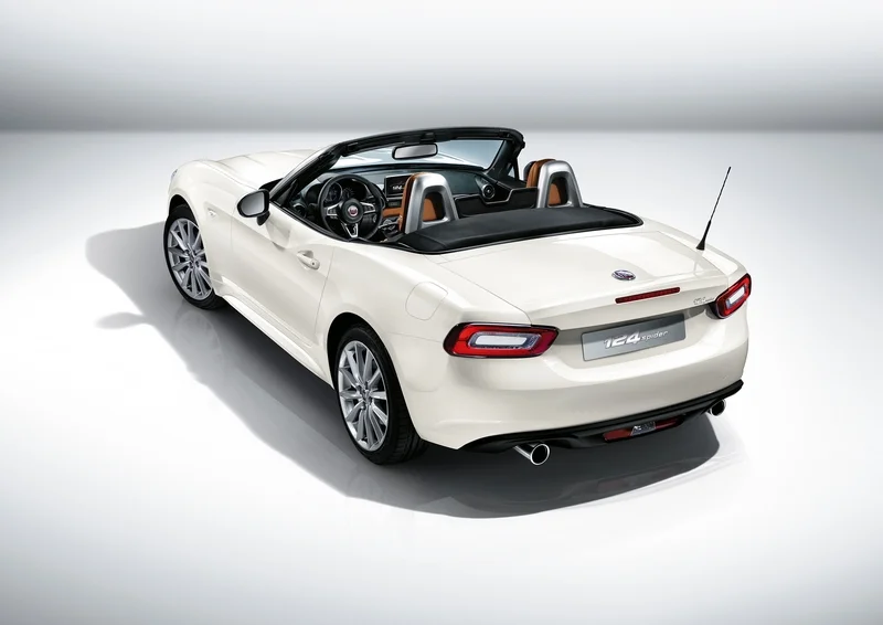 Fiat 124 Spider 2016 3