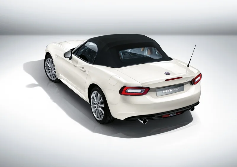 Fiat 124 Spider 2016 4