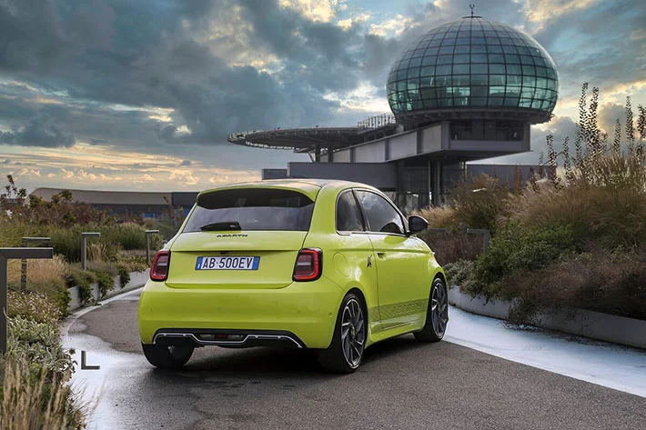 ouverture des commandes Abarth 500 e 1