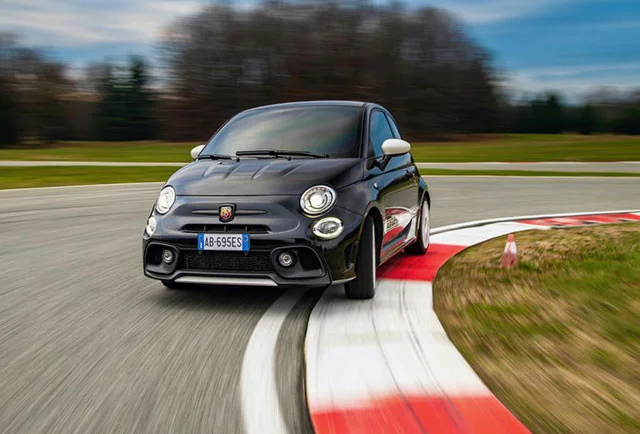 Abarth 695 Esseese 2