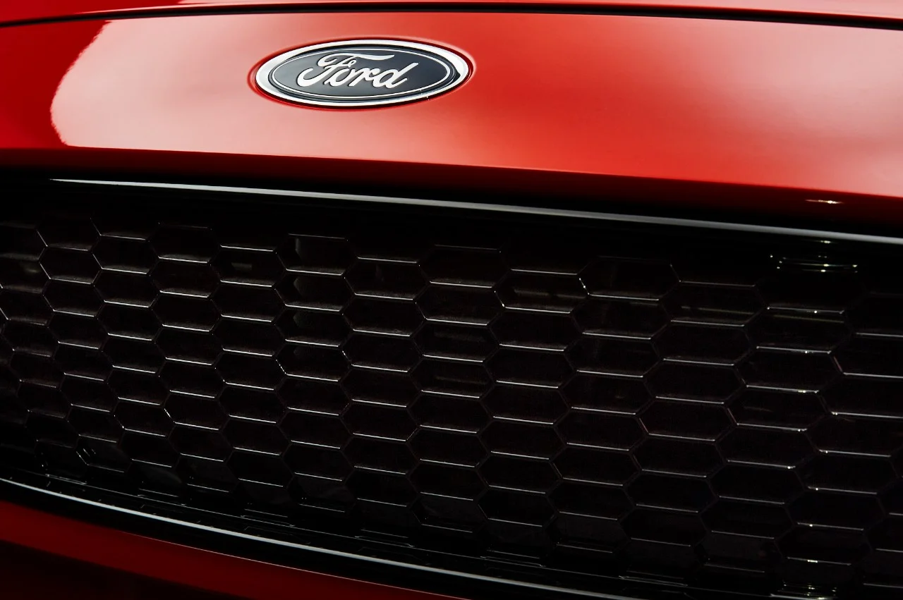 2015.10.26 Cars FORD FOCUS RB grille red