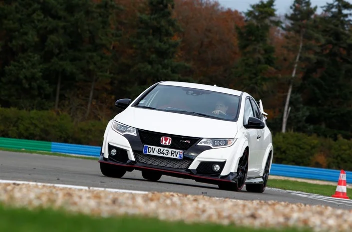 Civic Type R Sportive de l ann e Echappement 2015 3