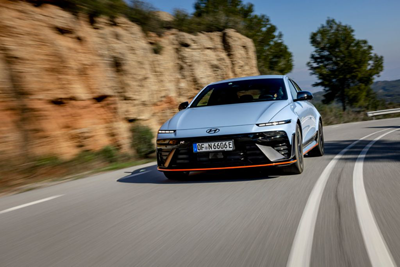 hyundai ioniq 6 n de face en esai sur route