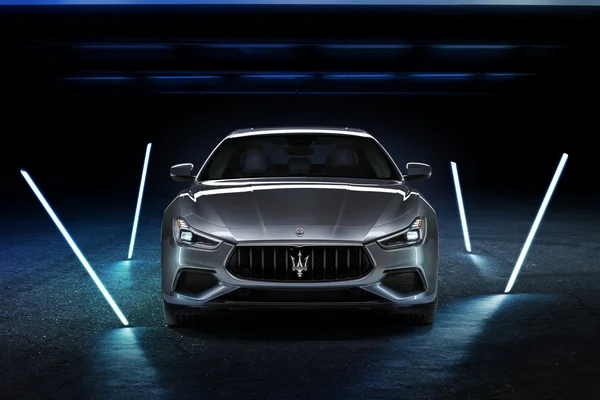 01 Maserati Ghibli Hybrid