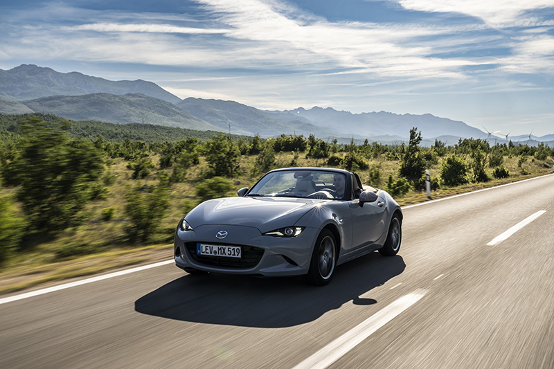 Roadster Mazda MX5 2027 en test sur route