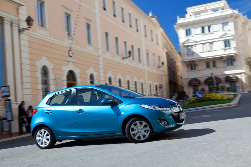 Mazda2 2010 action 28  jpg300