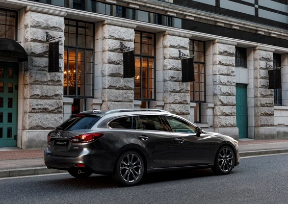 2017 Mazda6 Wagon Action 