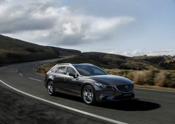 2017 Mazda6 Wagon Action2 