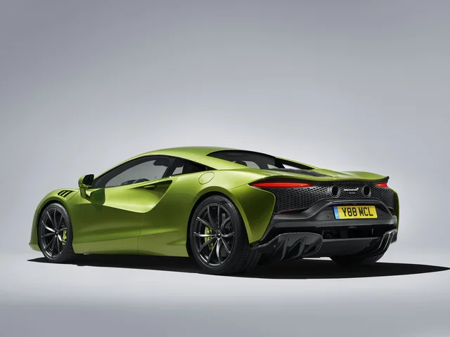 Mc Laren Artura 2021 5