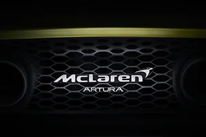 Mc Laren Artura intr