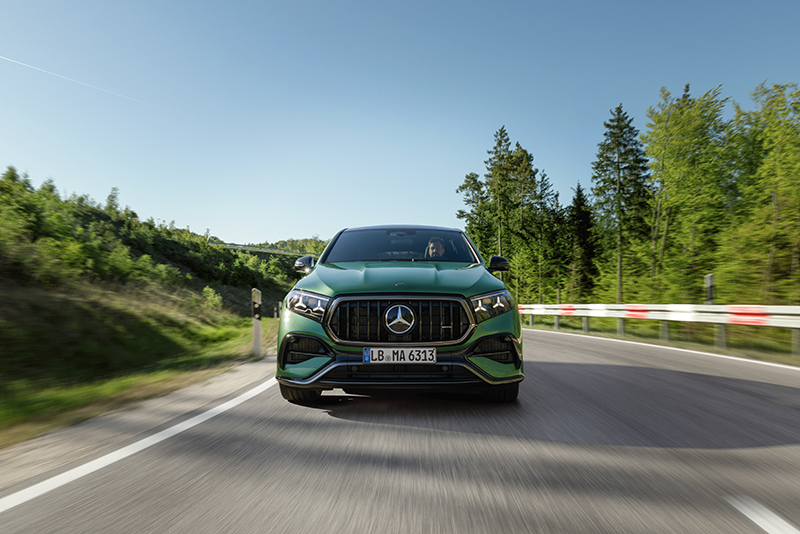 Nouveau design de la face avant avec calandre AMG distinctive et signature lumineuse LED exclusive.