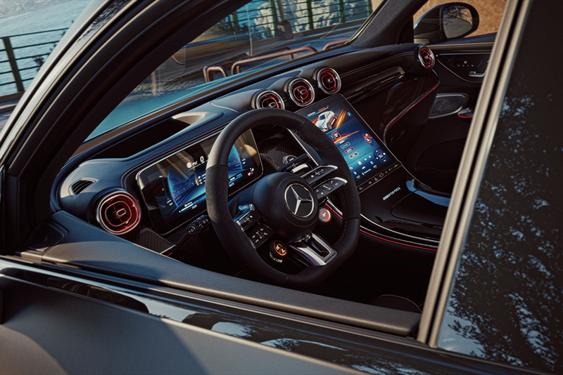 tableau de bord Mercedes-AMG GLC 53 4MATIC+ affichage numérique cockpit AMG intérieur SUV sportif