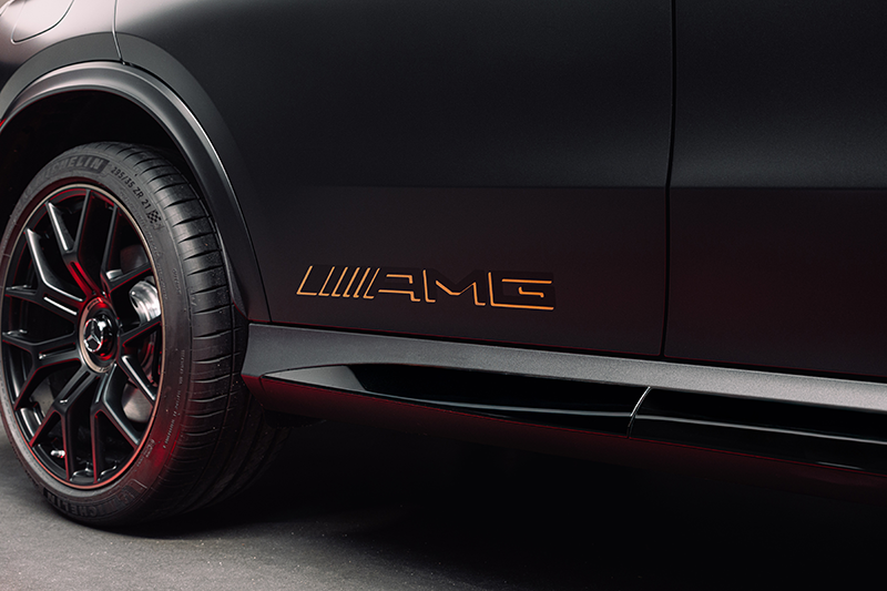 logo AMG Mercedes-AMG GLC 53 4MATIC+ emblème performance détail carrosserie SUV sportif