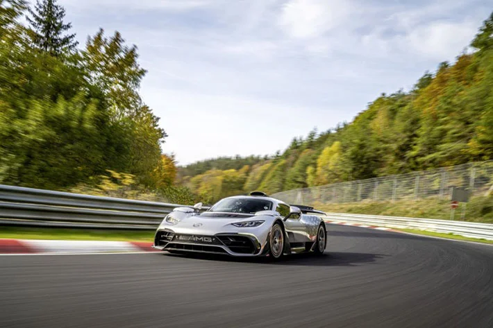 MERCEDES AMG ONE ATOMISE LE RECORD DU NURBURGRING 4