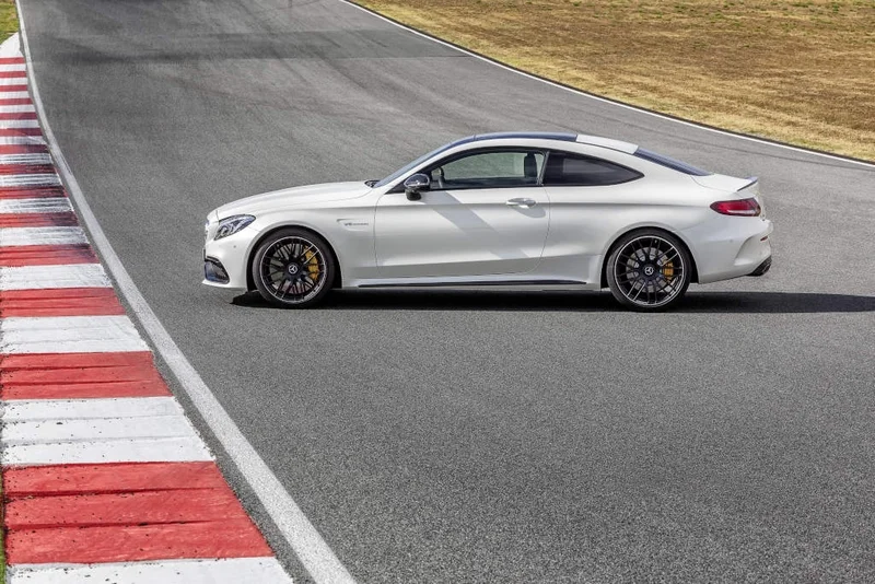 Mercedes C63 S Coupe AMG 3