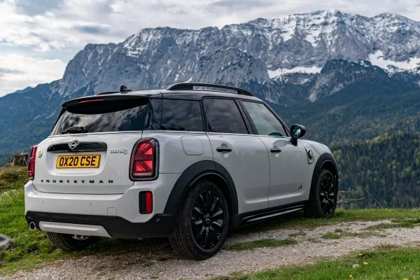 P90389435 lowRes the new mini cooper 1