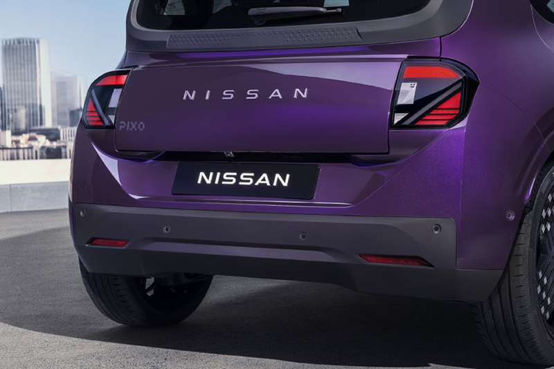 Nissan Pixo face arrière de couleur mauve