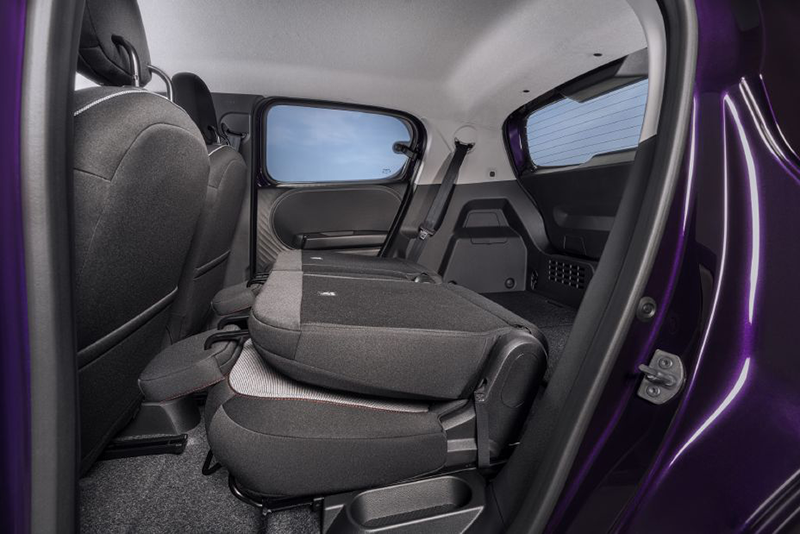 La banquette arrière rabattue du Nissan Pixo