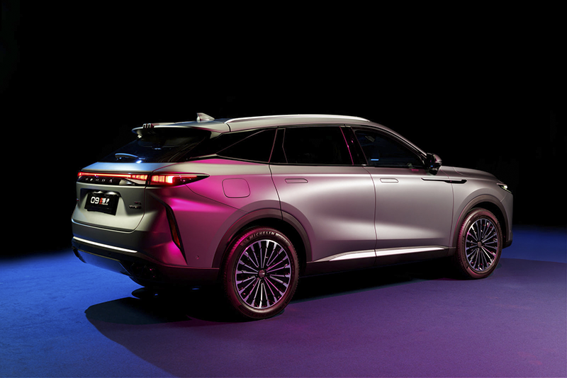 omoda-9-suv-hybride-2026-vue-laterale-design-dynamique-profil copie